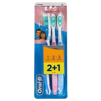 ORAL B TOOTHBRUSH DELICATE 3EFF 40MED X3 (2+1FREE)